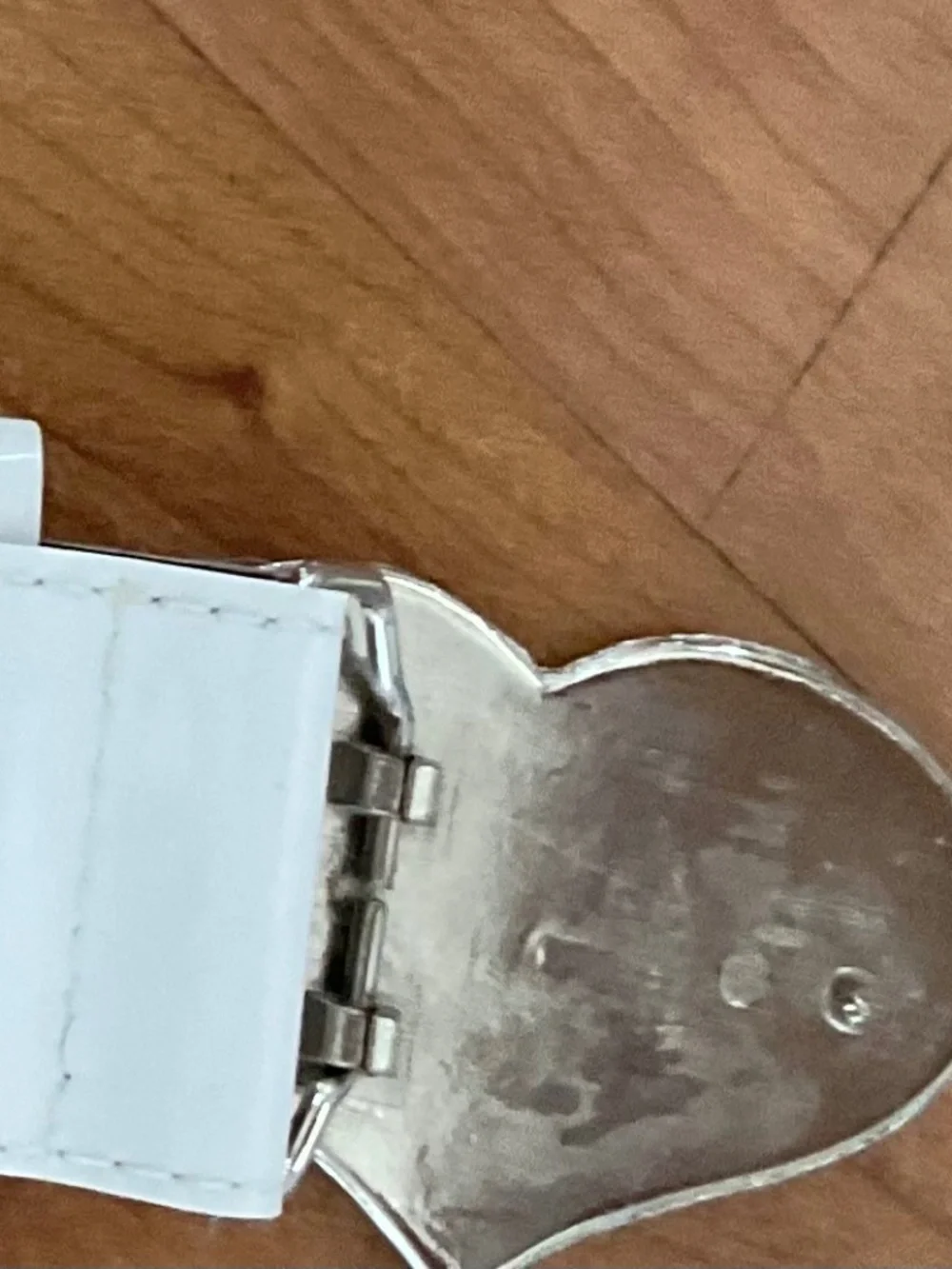 T’OUI Heart Shaped Buckle White Belt